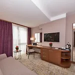 Land Park 4*