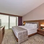 Land Park 4*