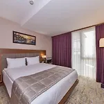 Land Park 4*