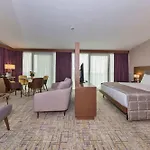 فندق Land Park 4*