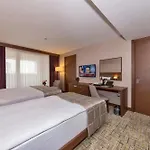 فندق Land Park 4*