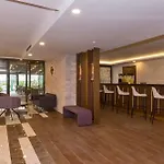 فندق Land Park 4*
