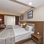 فندق Land Park 4*