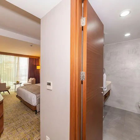 Land Park 4*