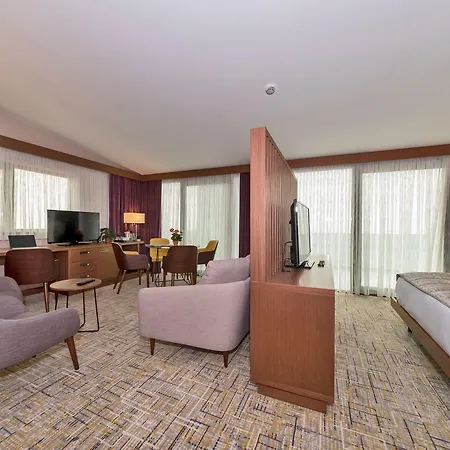 Land Park 4*