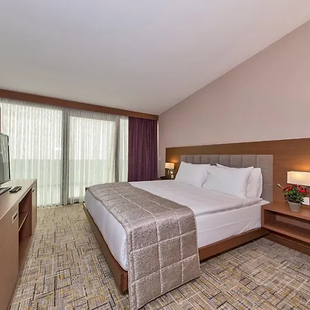 Land Park 4*