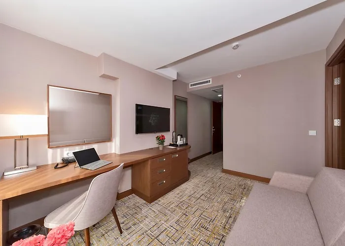 Ξενοδοχείο Land Park 4*