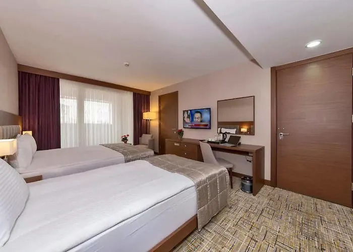 Ξενοδοχείο Land Park 4*