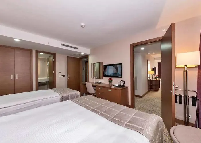 Ξενοδοχείο Land Park 4*