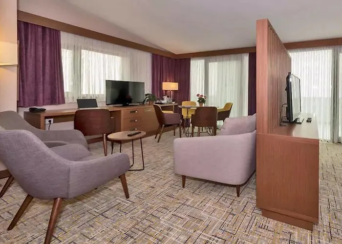 Ξενοδοχείο Land Park 4*