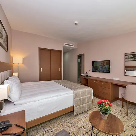 فندق Land Park 4*