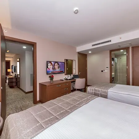 מלון Land Park 4*