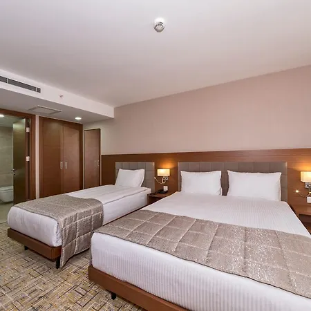 Land Park מלון 4*