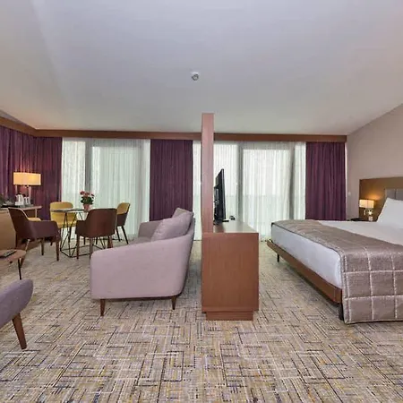 فندق Land Park 4*