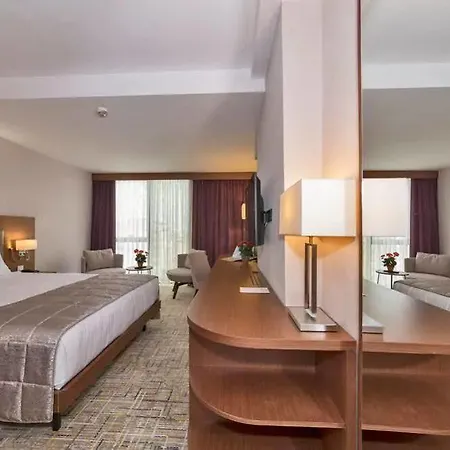 فندق Land Park 4*