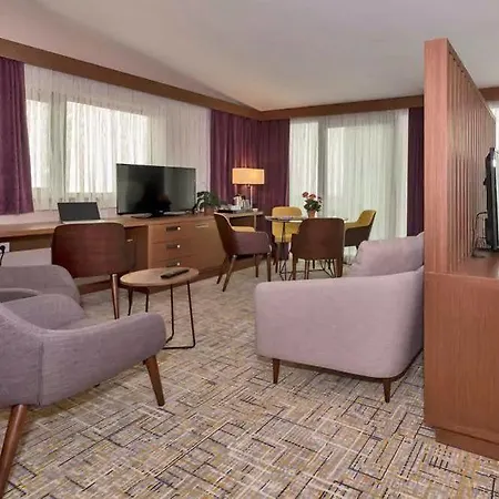 فندق Land Park 4*
