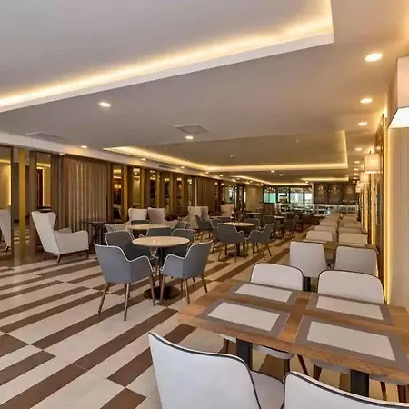 فندق Land Park 4*