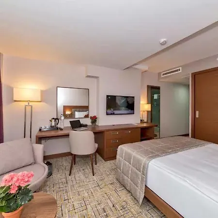 فندق Land Park 4*
