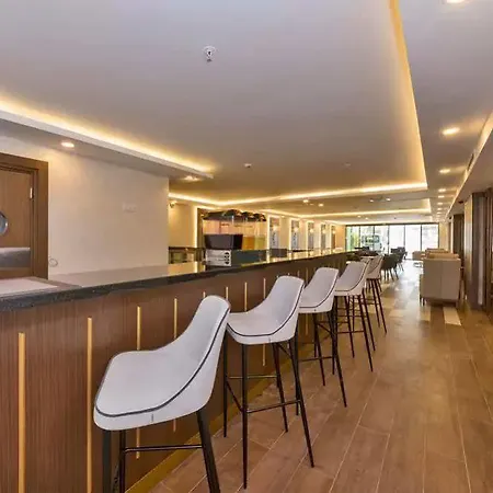 فندق Land Park 4*