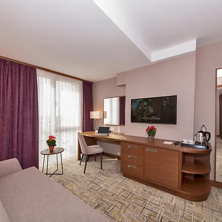 Land Park 4*