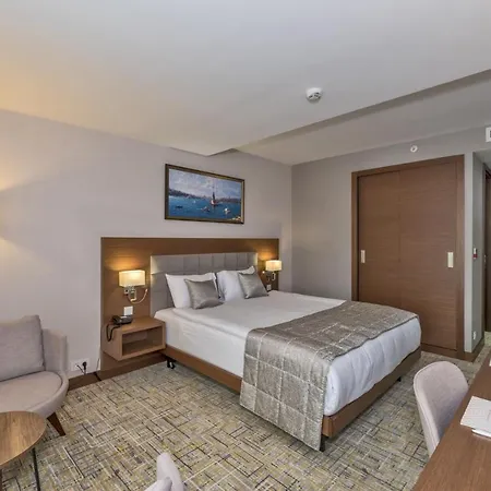 Land Park Hotel 4*